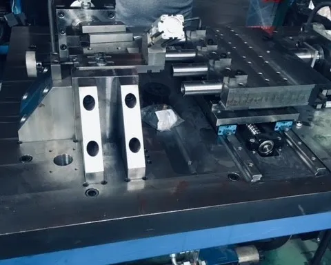 3 Vuruşlu Servo ve Hidrolik Kontrollu Havşa Makinesi — TOYER Makine İmalatı ve Fabrika Alanı