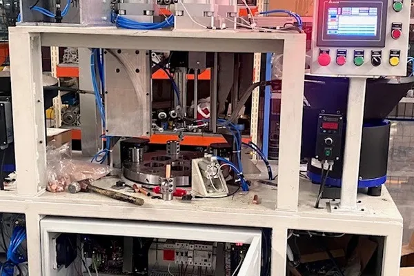 Dolum Makinesi İmalatta — TOYER Makine İmalatı ve Fabrika Alanı