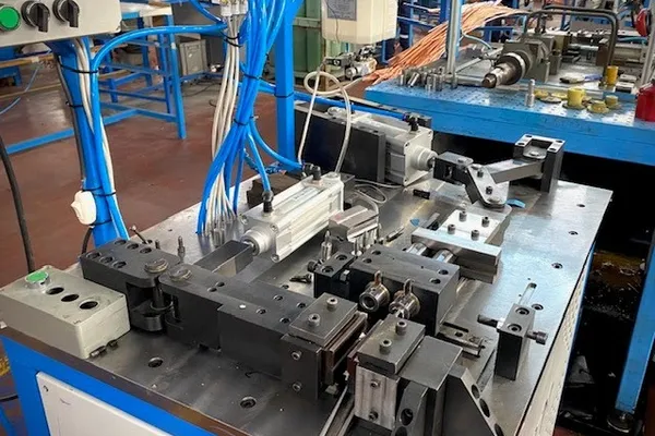 Pnomatik Havşa Makinesi — TOYER Makine İmalatı ve Fabrika Alanı